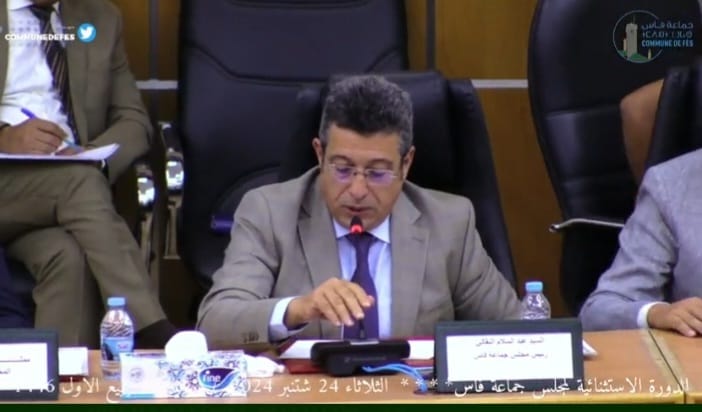 جماعة فاس تبرم عقود تدبير قطاع النظافة مع شركتين جديدتين