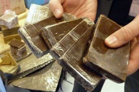 إيقاف شاب بكلميم بحوزته 960 غراما من مخدر الشيرا على متن حافلة متجهة إلى أسا