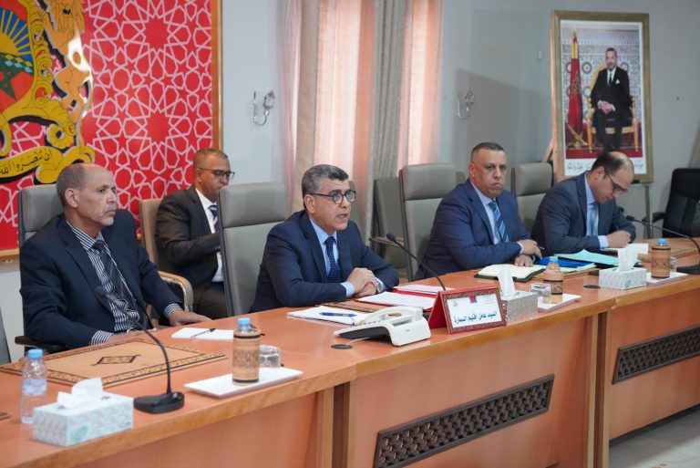 اللجنة الإقليمية بالسمارة تعقد اجتماعًا استعدادًا لشهر رمضان 2025 لضمان تموين الأسواق ومراقبة الأسعار