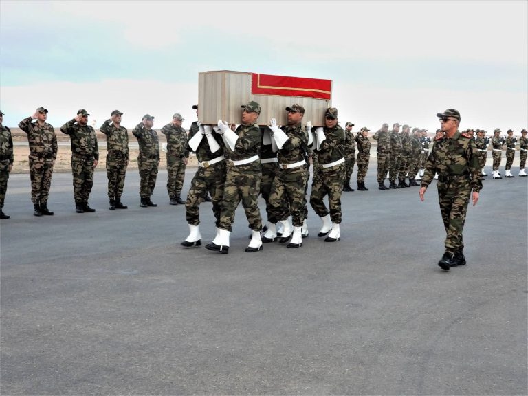 بالصور… جنازة رسمية مهيبة تودع الكولونيل ماجور يوسف أولاد علا في السمارة