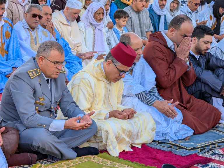 إبراهيم بوتيملات يتقدم الآلاف من ساكنة إقليم السمارة خلال صلاة عيد الفطر وسط ترتيبات تنظيمية وأمنية محكمة