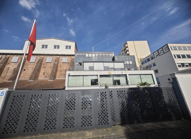 القنصلية العامة للمملكة المغربية بفرانكفورت: نموذج في الأداء الإداري الراقي