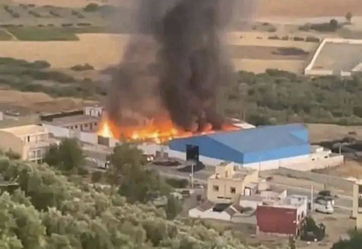 احتراق مستودع “الكيف المقنّن” بغفساي يثير الجدل ويكشف هشاشة منظومة التقنين