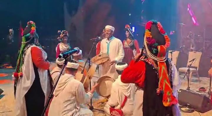 خنيفرة تتراقص على إيقاع الأطلس.. مهرجان “أجدير إيزوران” يحوّل ساحة المسيرة الخضراء إلى مسرح نابض بالهوية والتراث